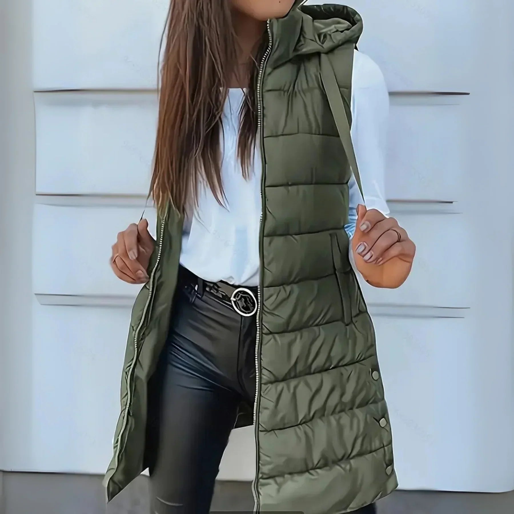 Veste sans manches matelassée pour femme avec capuche