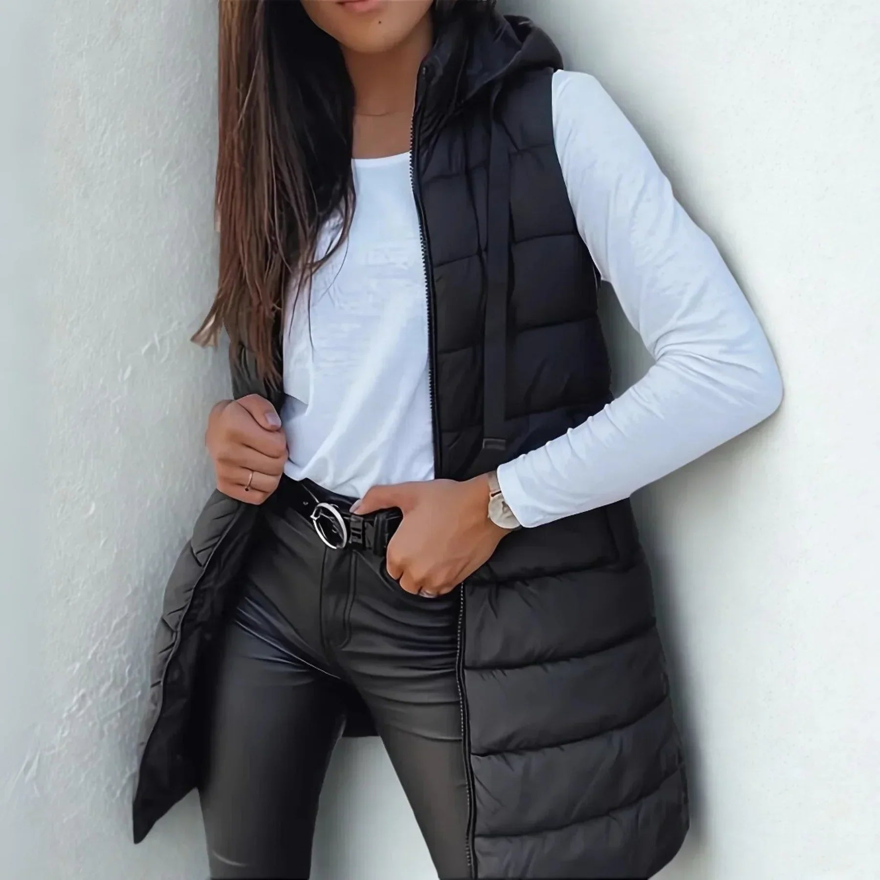 Veste sans manches matelassée pour femme avec capuche