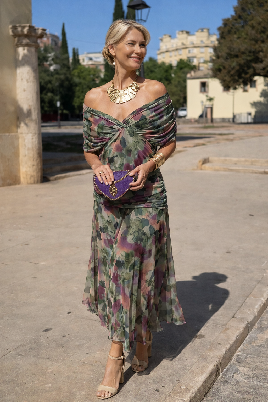 Élégante robe longue fluide en mousseline à épaules dénudées