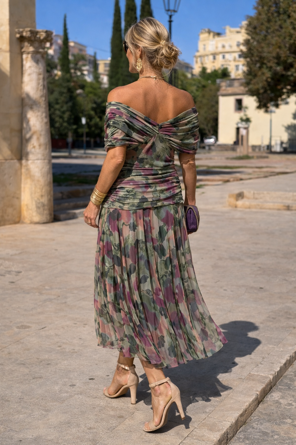 Élégante robe longue fluide en mousseline à épaules dénudées