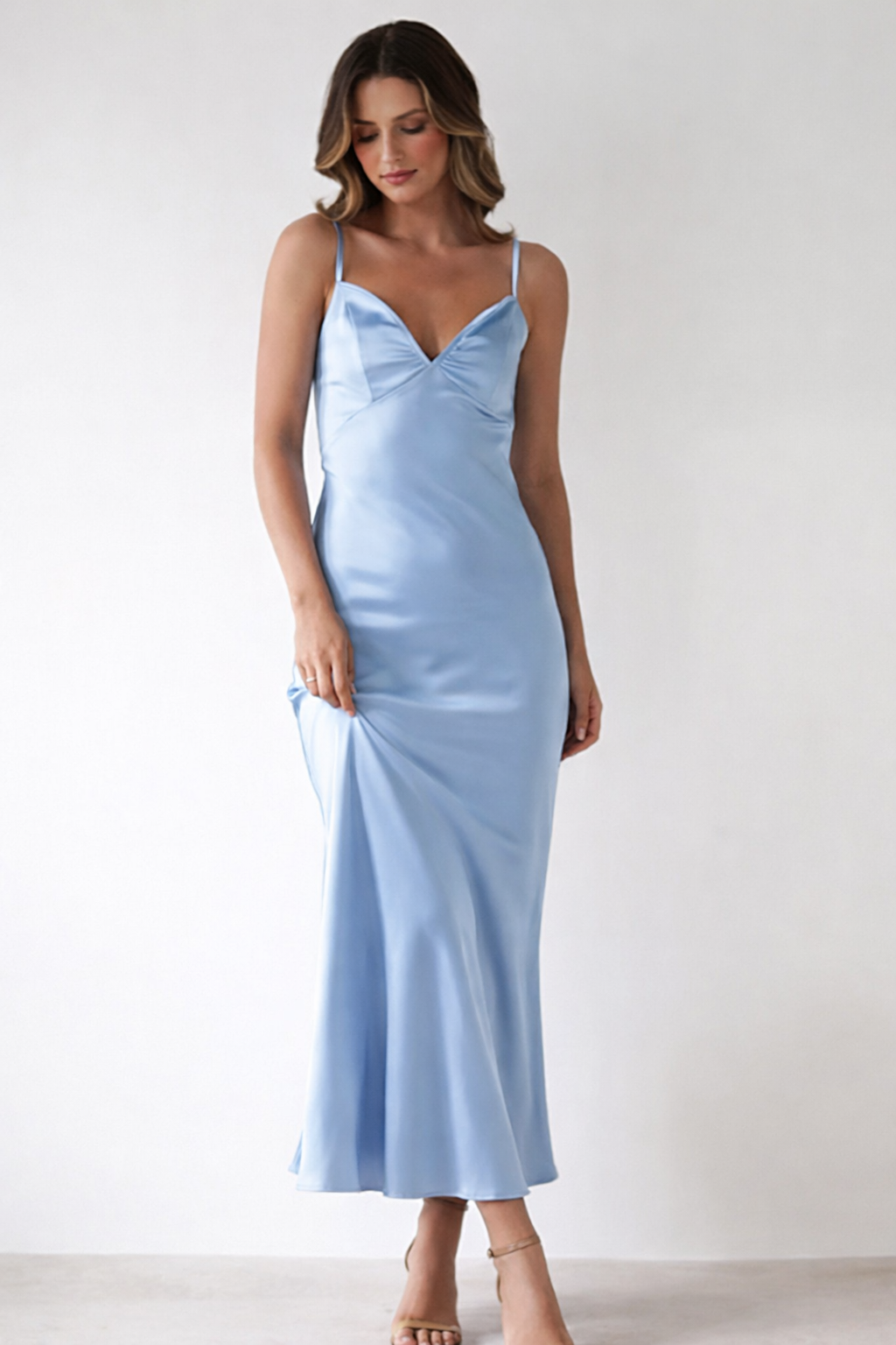 Robe longue élégante pour femme en satin à col bénitier