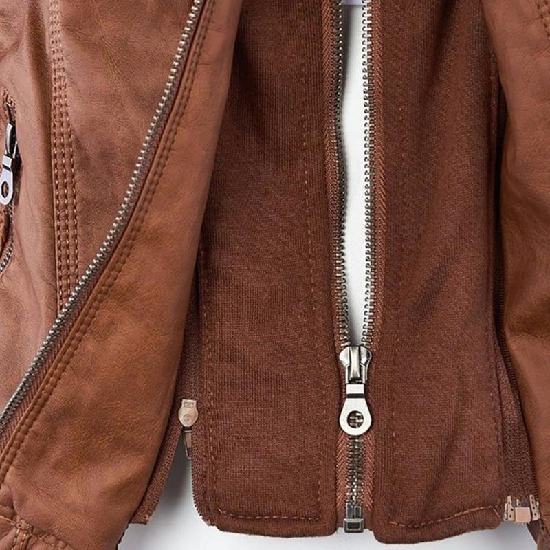 Giacca in pelle con cappuccio da donna con zip asimmetrica