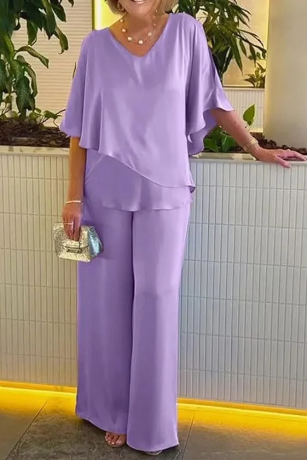 Ensemble élégant pour femme deux pièces : haut à col en V et manches chauve-souris, pantalon à jambes larges