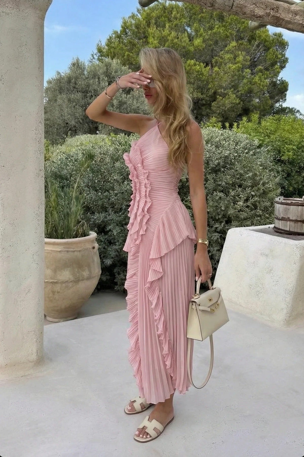Γυναικείο αμάνικο μίντι φόρεμα με πιέτες και βολάν