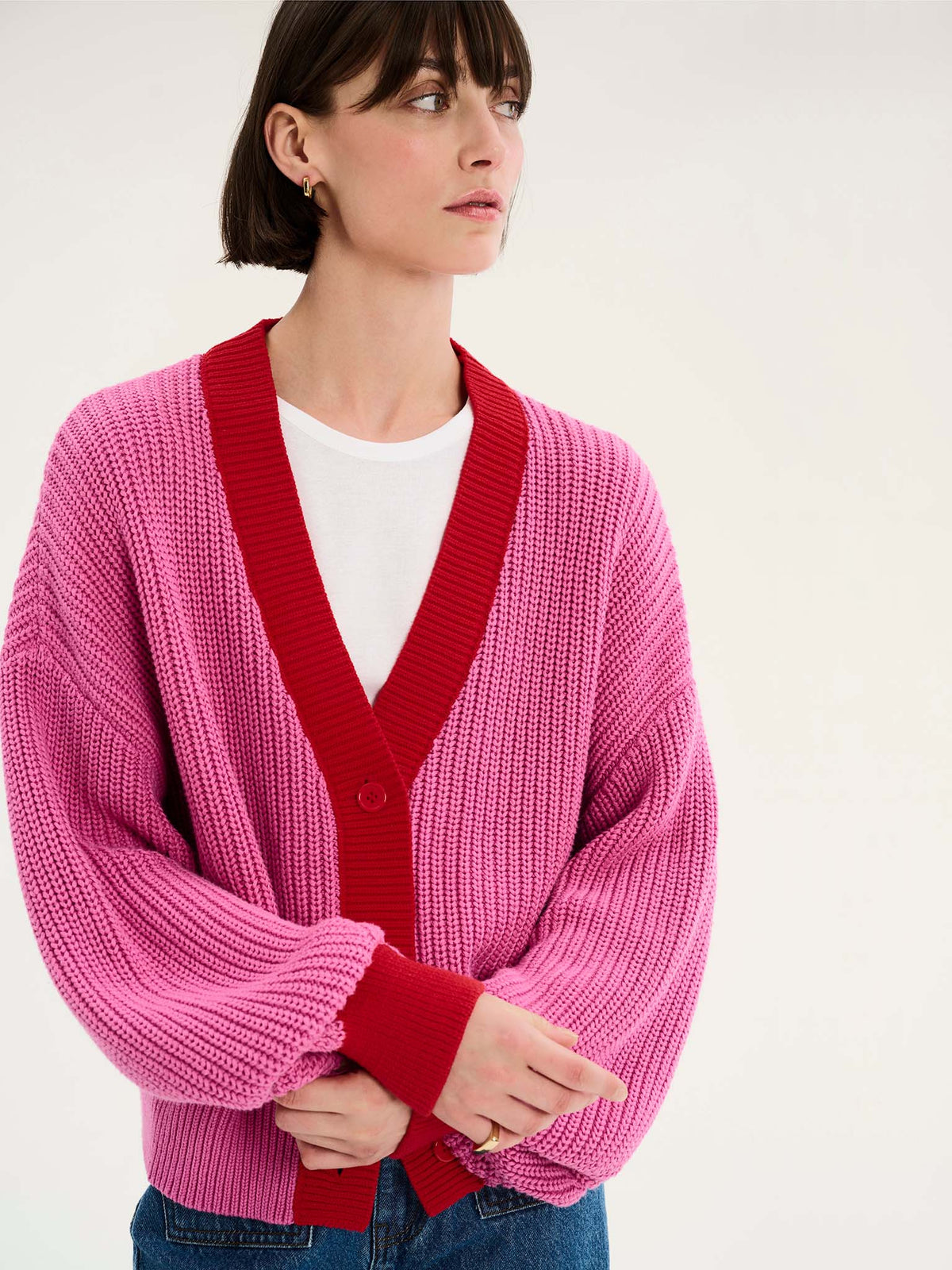 Cárdigan de punto grueso para mujer con ribete en contraste rojo