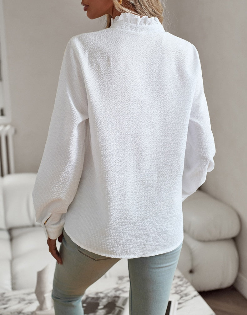 Blouse élégante pour femme avec boutons et volants