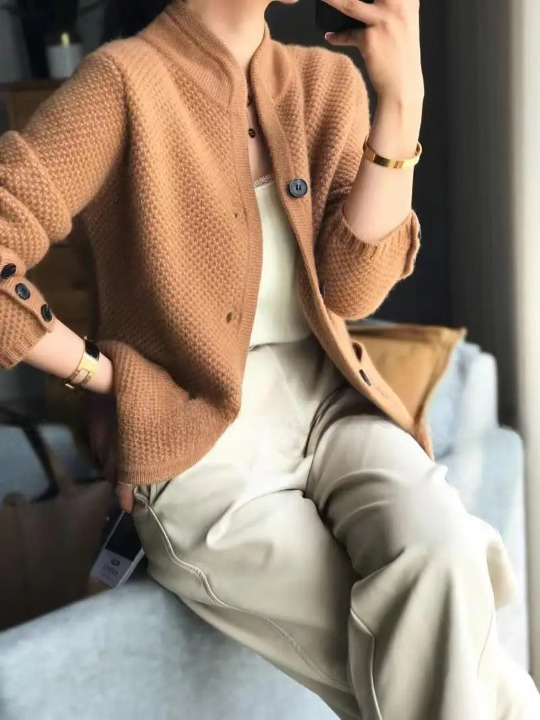 Women's Button-Down Knit Cardigan with Pockets
