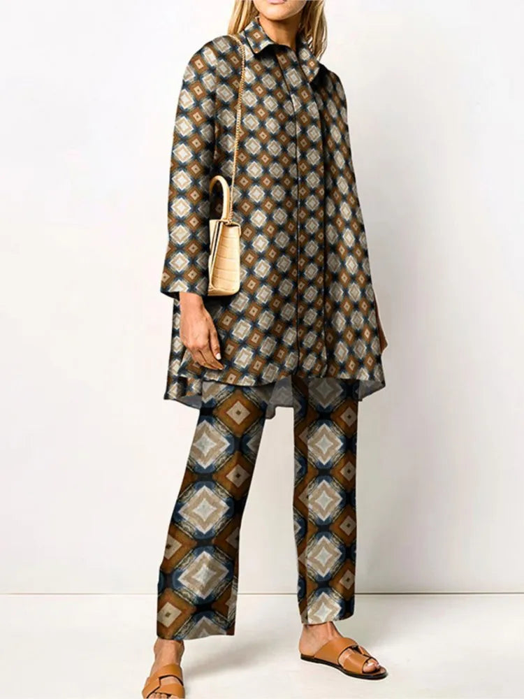 Completo vintage da donna composto da camicetta e pantaloni due pezzi
