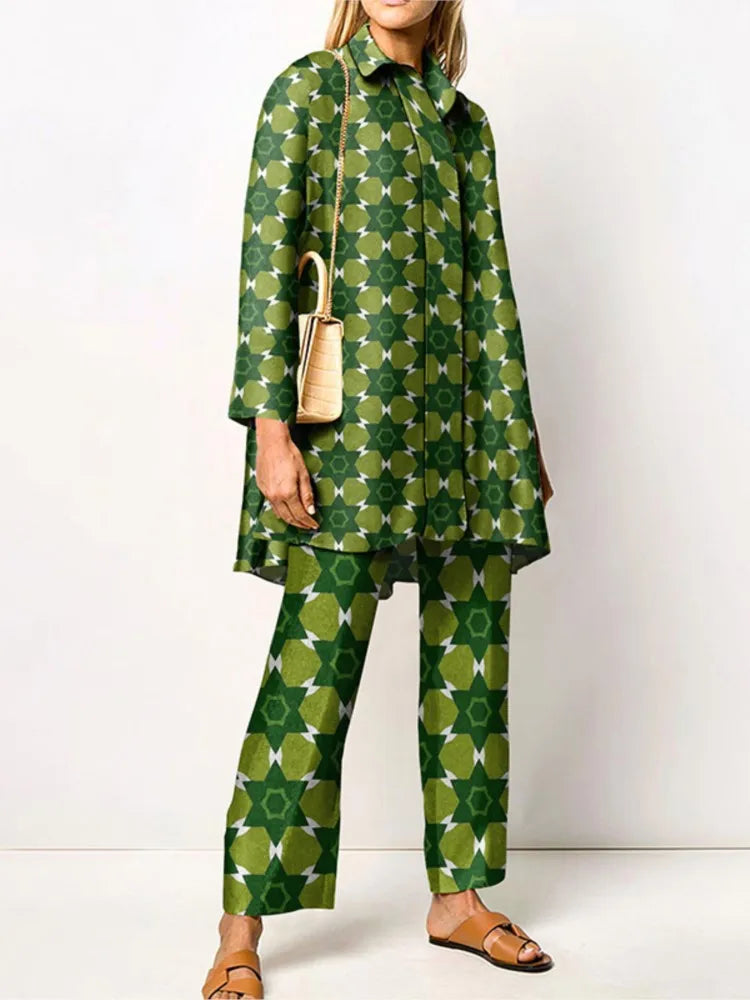 Completo vintage da donna composto da camicetta e pantaloni due pezzi