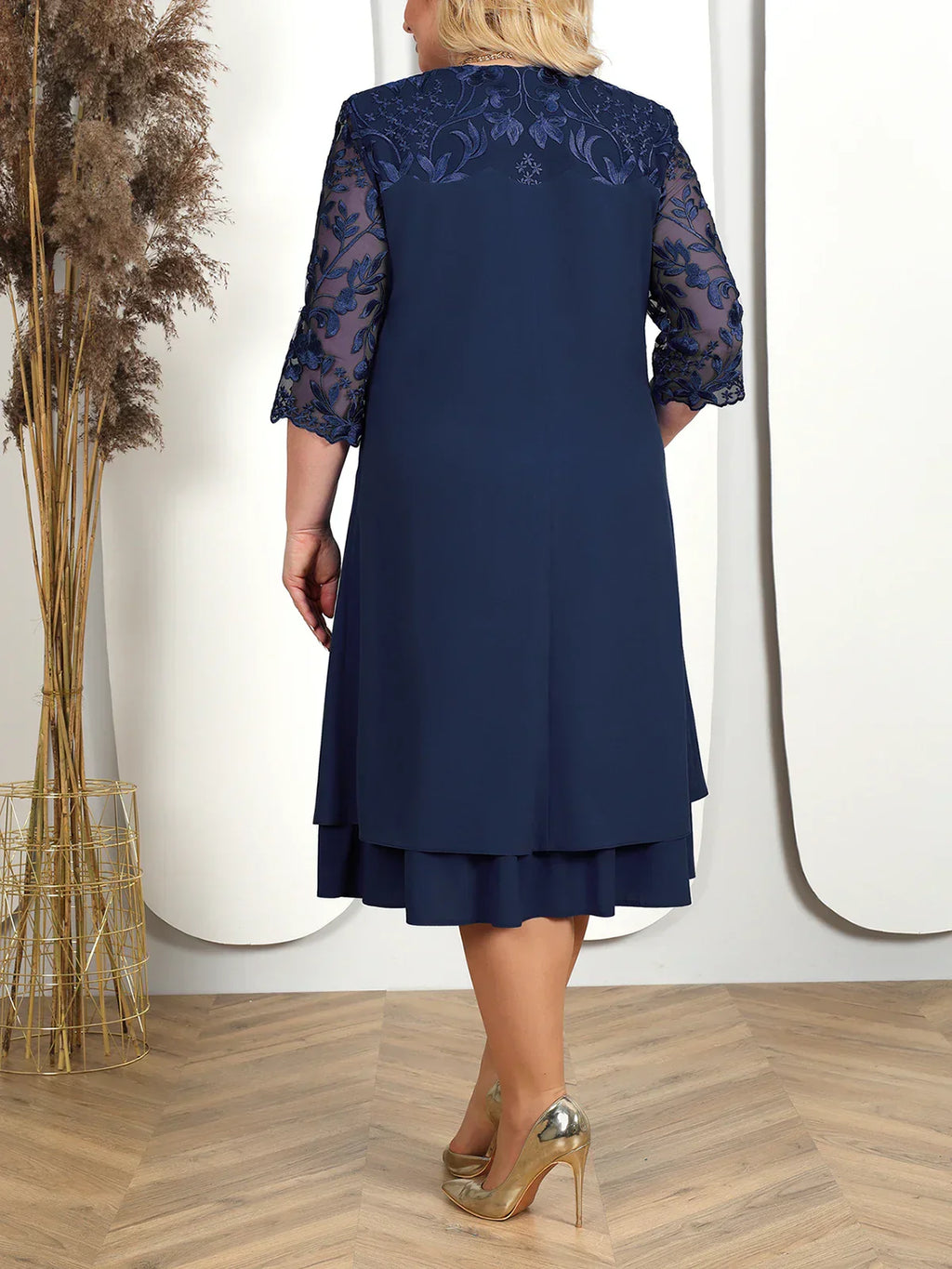 Theresa – Embroidered Banquet Dress in Plus Size