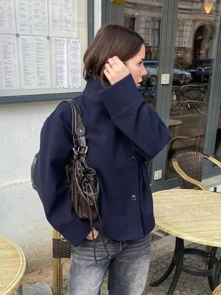 Γυναικείο κοντό μπουφάν με όρθιο γιακά