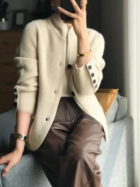 Women's Button-Down Knit Cardigan with Pockets