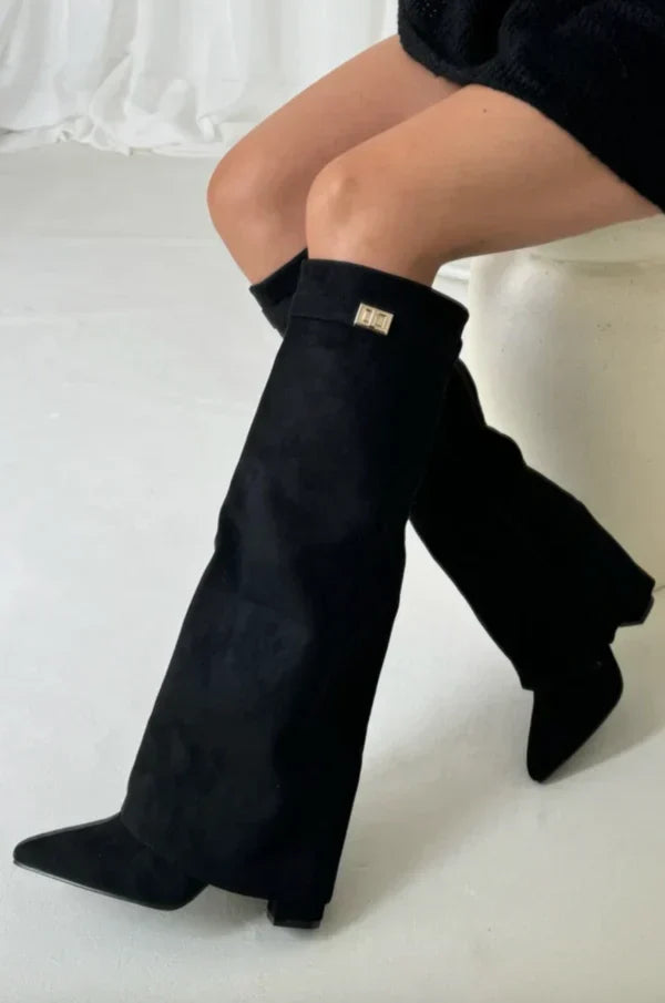 Botas altas de ante para mujer con detalles dorados