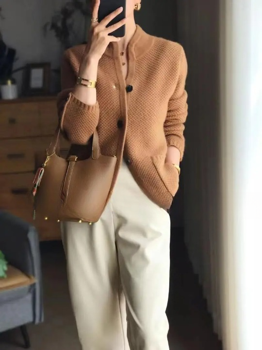 Women's Button-Down Knit Cardigan with Pockets
