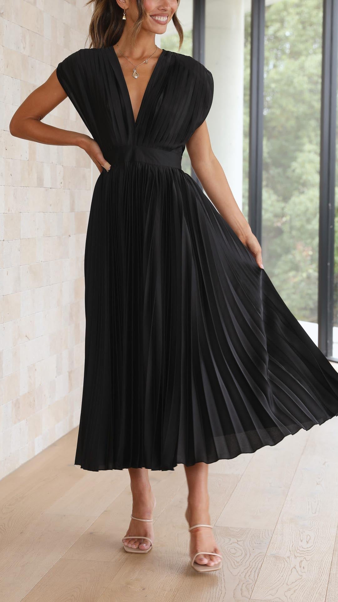 Elegant Pleated Maxi Dress - Stylish & Comfortable