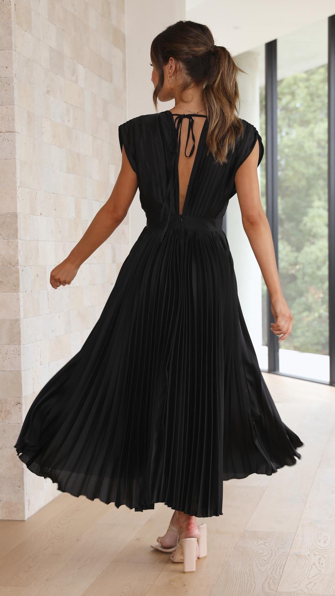 Elegant Pleated Maxi Dress - Stylish & Comfortable