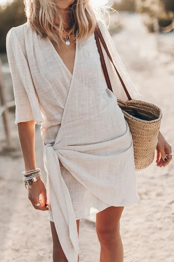 Robe courte portefeuille élégante pour femme avec ceinture à nouer et manches courtes