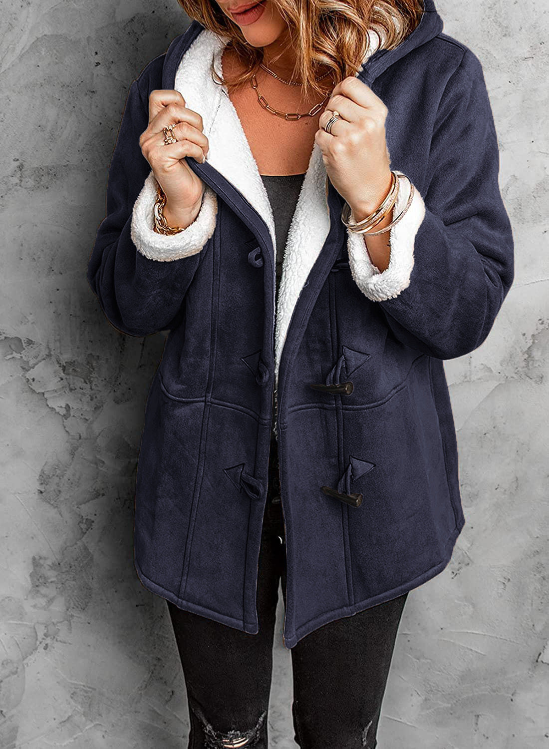 Luxurious Hooded Coat in Plush Cashmere-Like Material