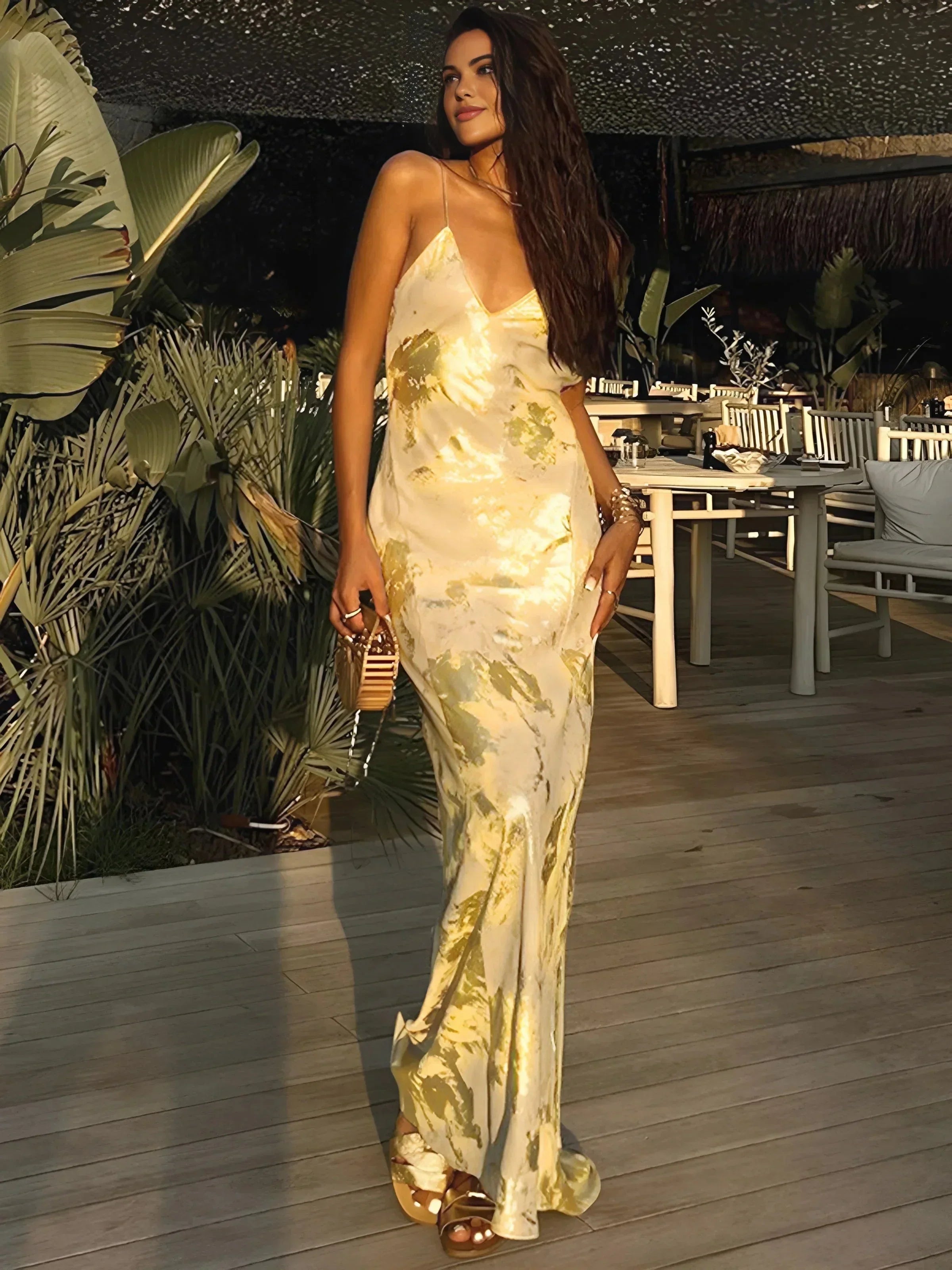 Robe longue en satin pour femme avec éclat doré métallisé