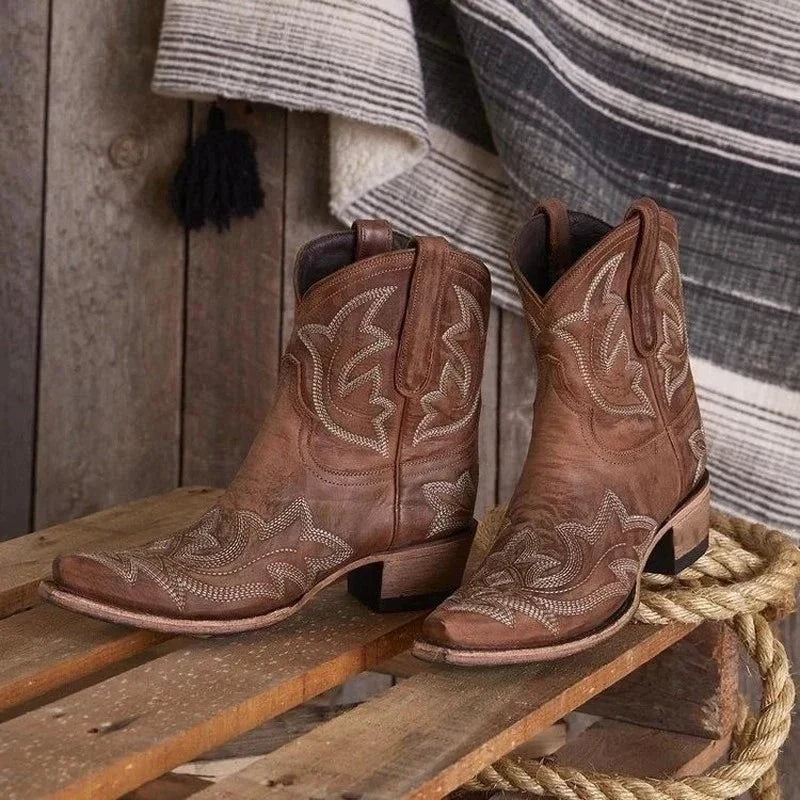 Stivali da cowboy vintage da donna ricamati