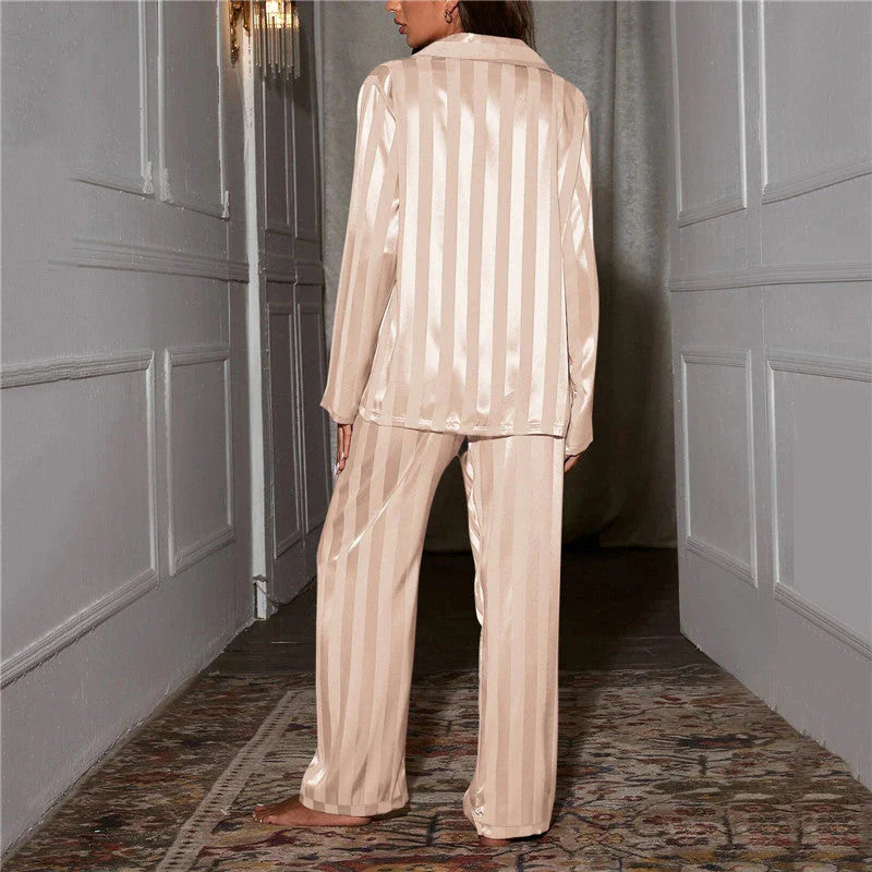 Ensemble de pyjama pour femme à rayures avec boutons devant