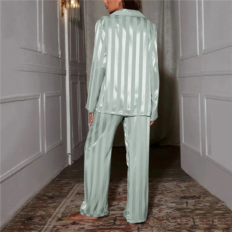 Ensemble de pyjama pour femme à rayures avec boutons devant
