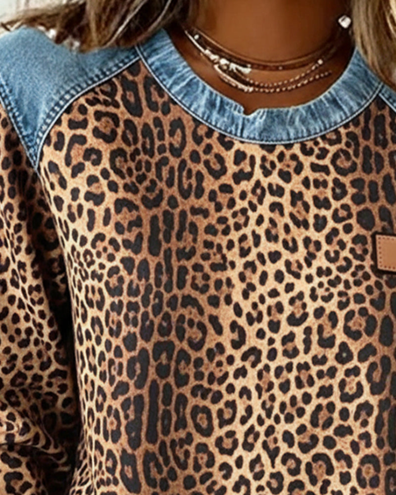 Sudadera de mujer con estampado de leopardo y parches de mezclilla