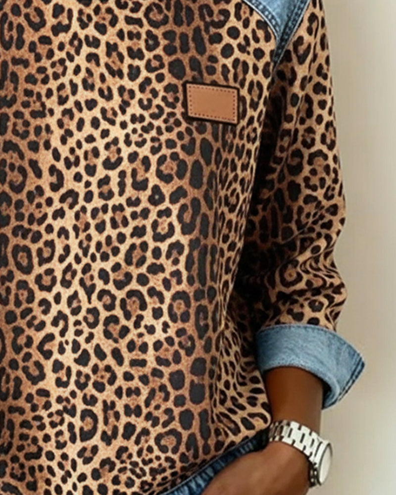 Sudadera de mujer con estampado de leopardo y parches de mezclilla
