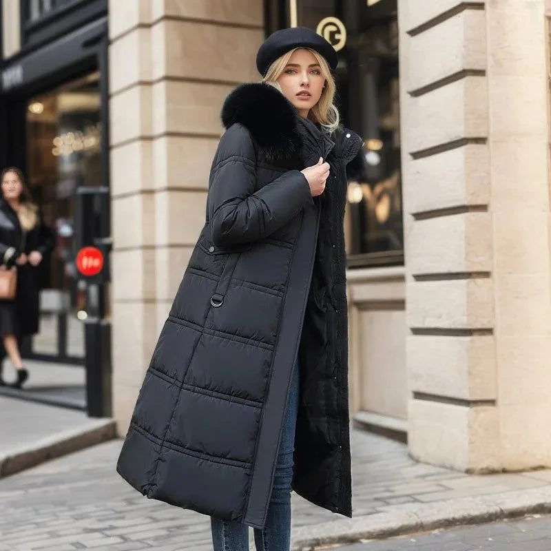 Parka longue matelassée pour femme avec capuche bordée de fausse fourrure