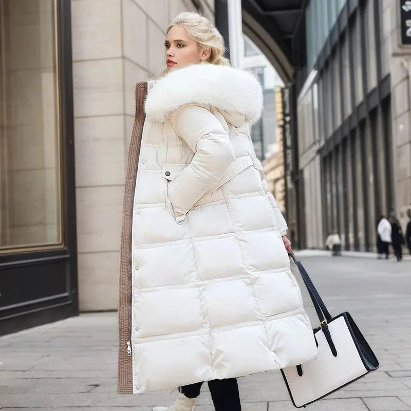 Parka longue matelassée pour femme avec capuche bordée de fausse fourrure