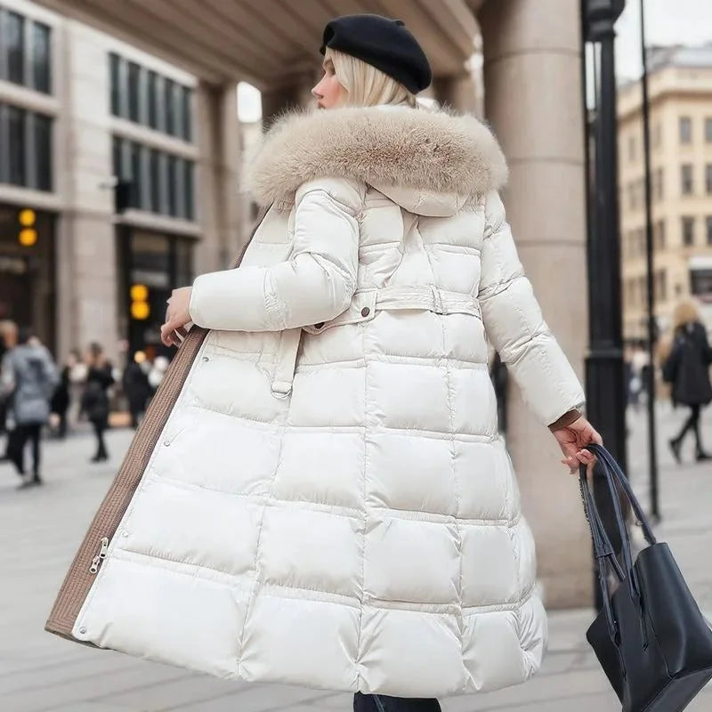Parka longue matelassée pour femme avec capuche bordée de fausse fourrure