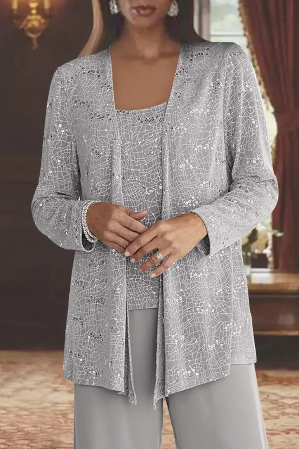 Completo elegante da donna con pizzo e paillettes, pantaloni a gamba larga, per invitate a un matrimonio