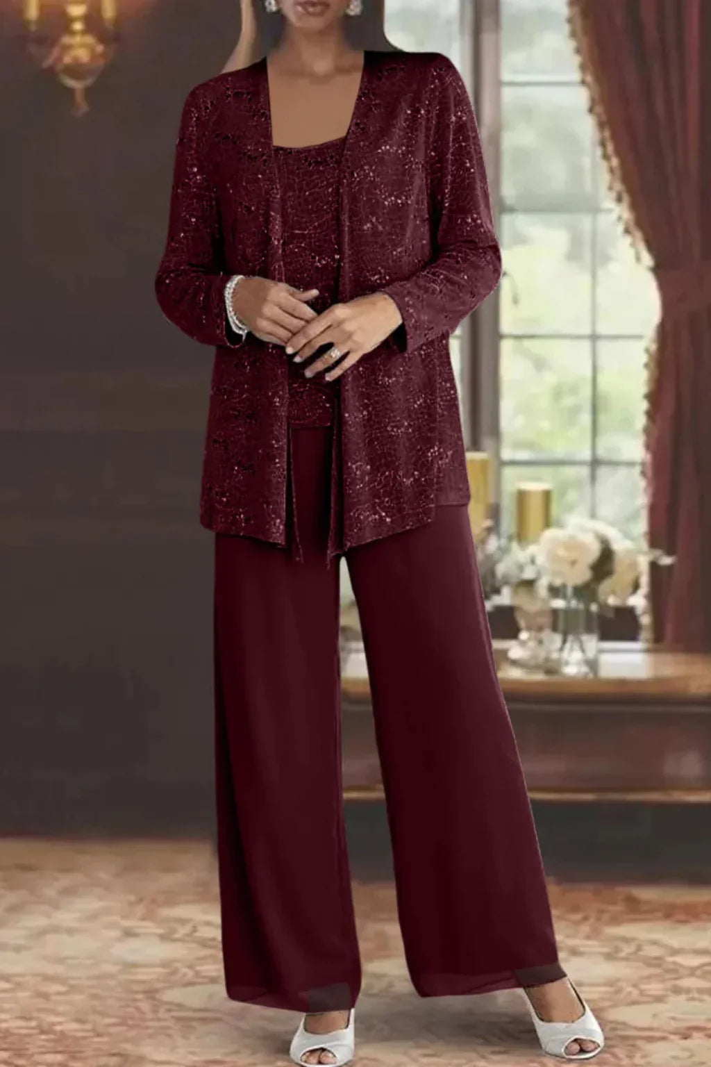 Completo elegante da donna con pizzo e paillettes, pantaloni a gamba larga, per invitate a un matrimonio