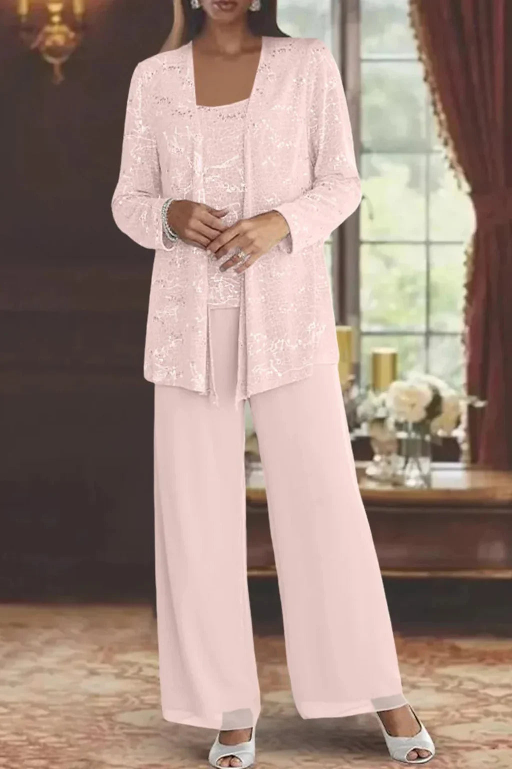 Completo elegante da donna con pizzo e paillettes, pantaloni a gamba larga, per invitate a un matrimonio
