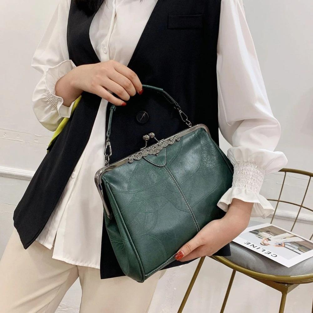 Jacqueline - Vintage Clasp Handbag