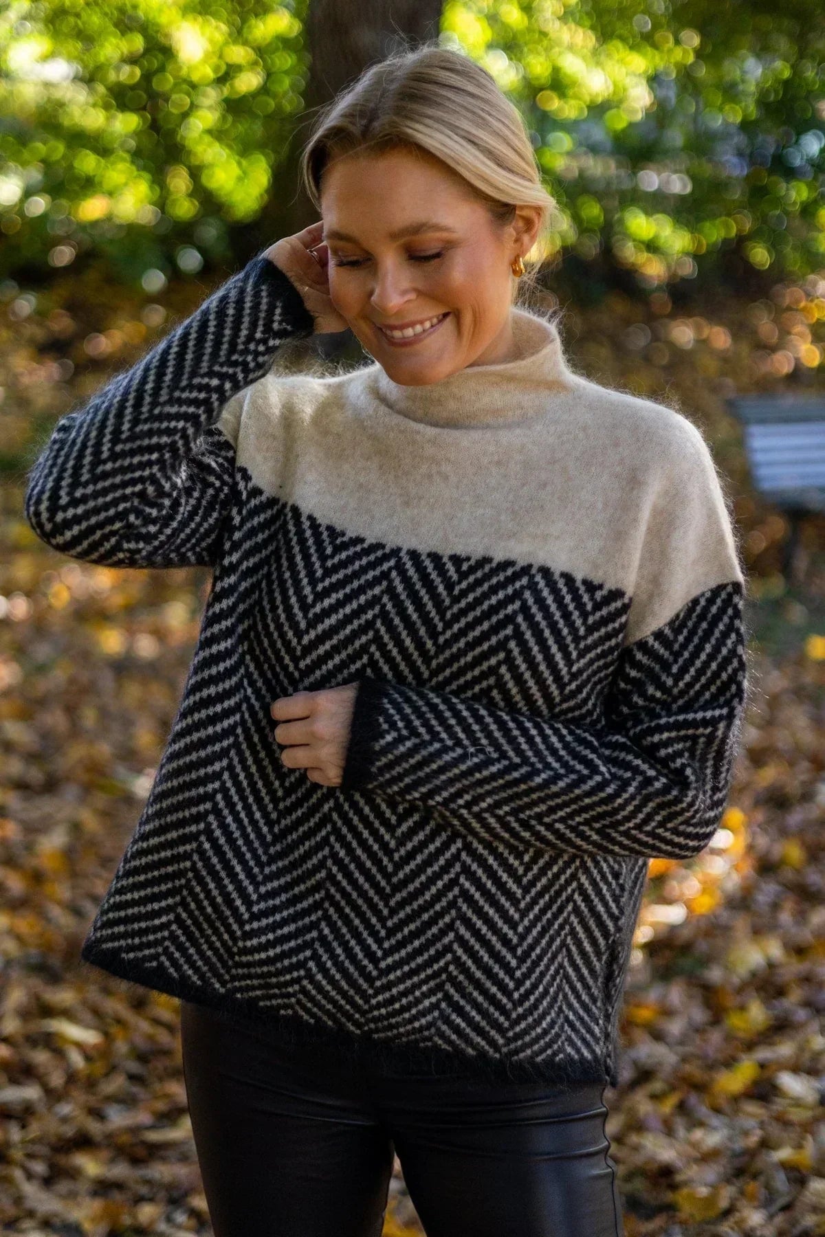 Maglione chic in maglia spinata da donna con collo alto