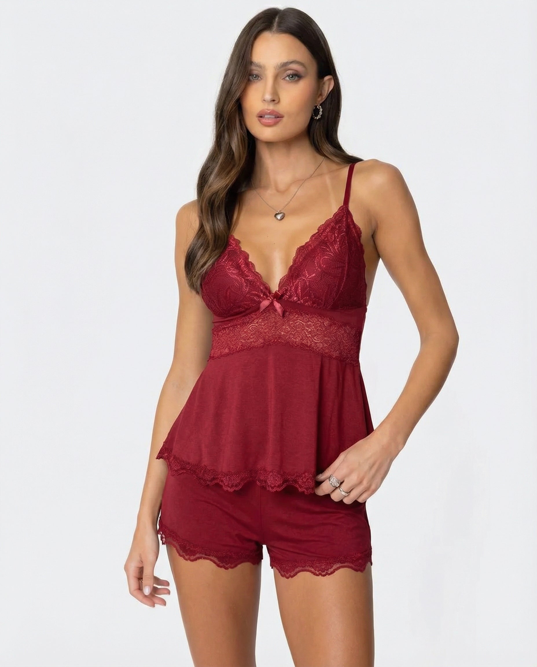 Ensemble de nuit pour femme avec caraco à dentelle et ourlet à volants