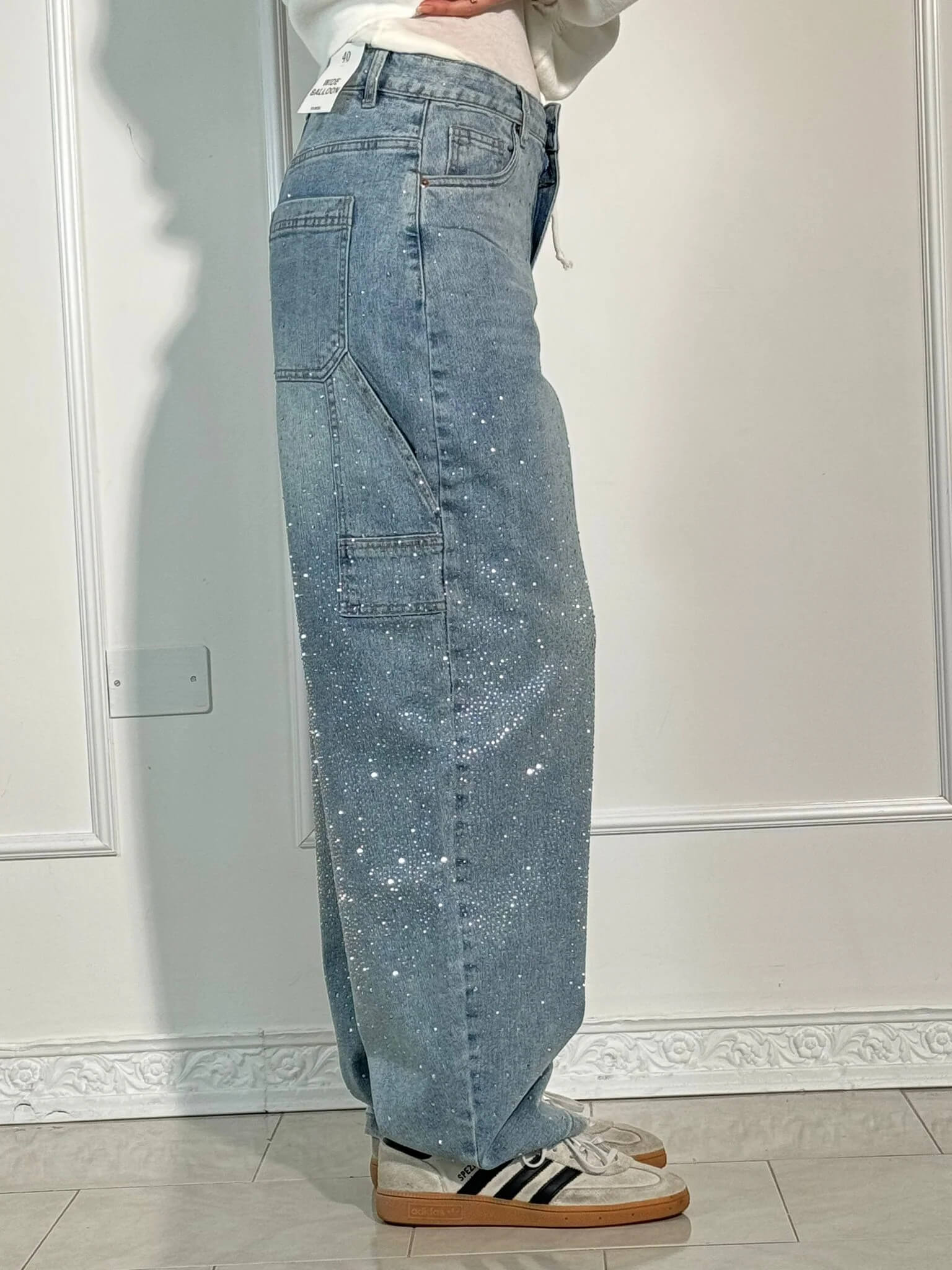 Women's Cargo Wide-Leg Jeans with Distressed Wash