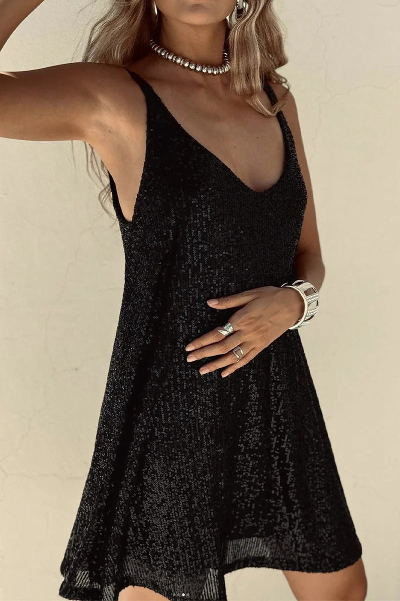 Robe courte pailletée dos en V