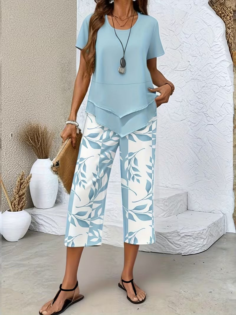 Women's Leaf Printed Short Sleeve Top and Cropped Pants Outfit