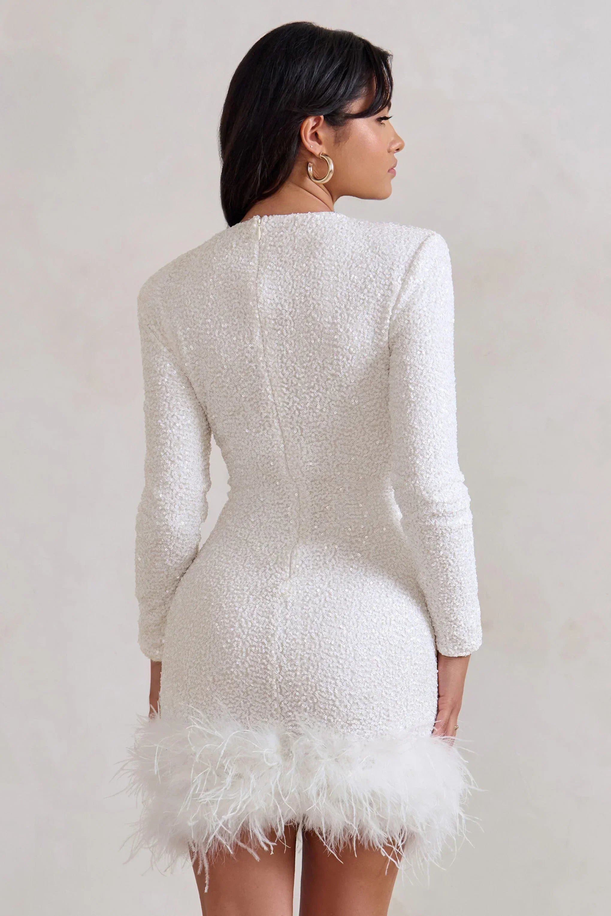 Robe mini à manches longues avec bordure en plumes pour femmes