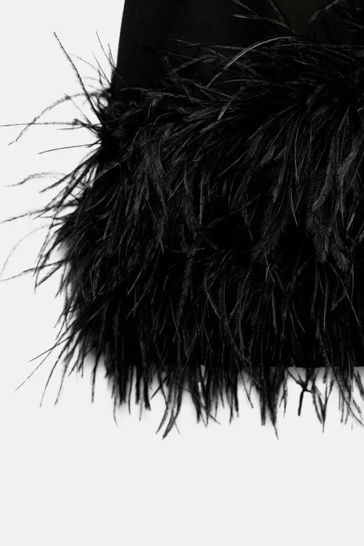 Robe mini à manches longues avec bordure en plumes pour femmes