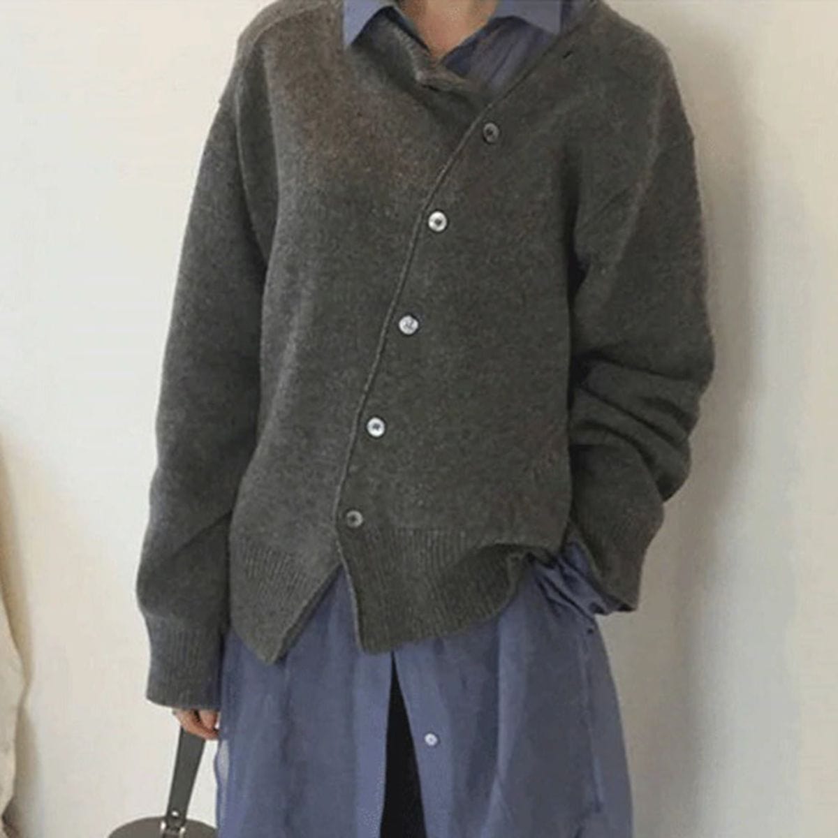 Cardigan da donna in morbido tessuto a maglia con scollo a V e chiusura frontale con bottoni