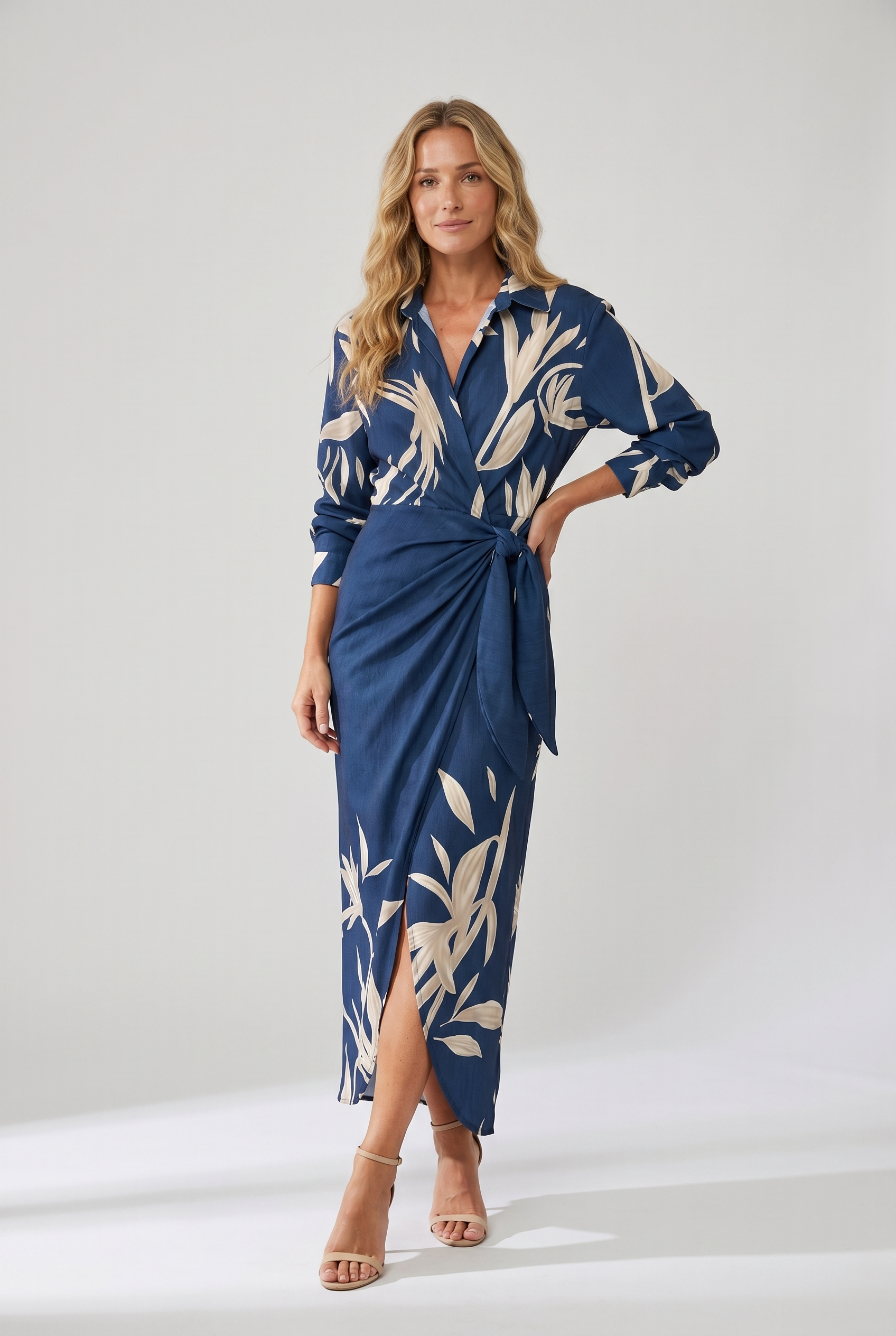 Robe longue portefeuille élégante pour femme à imprimé feuilles avec fente latérale