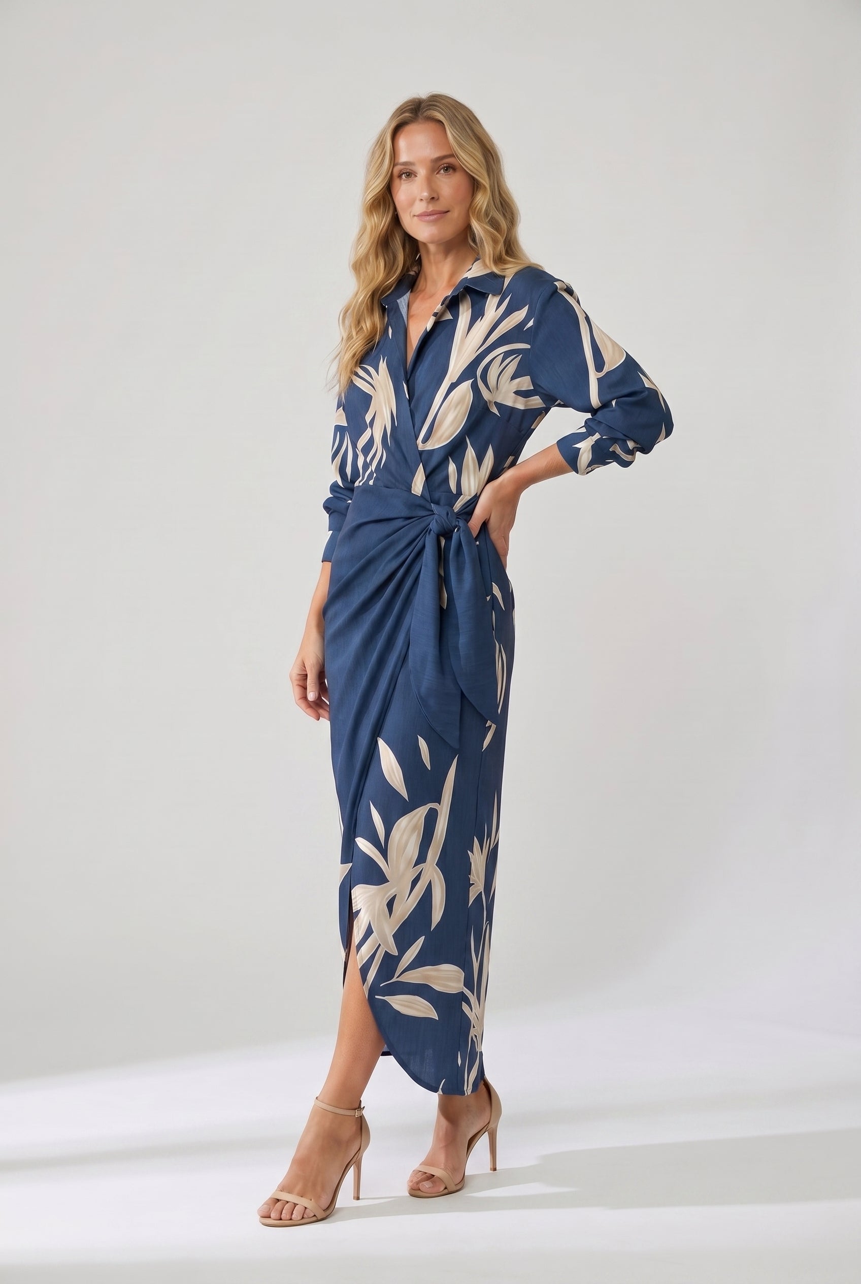 Robe longue portefeuille élégante pour femme à imprimé feuilles avec fente latérale