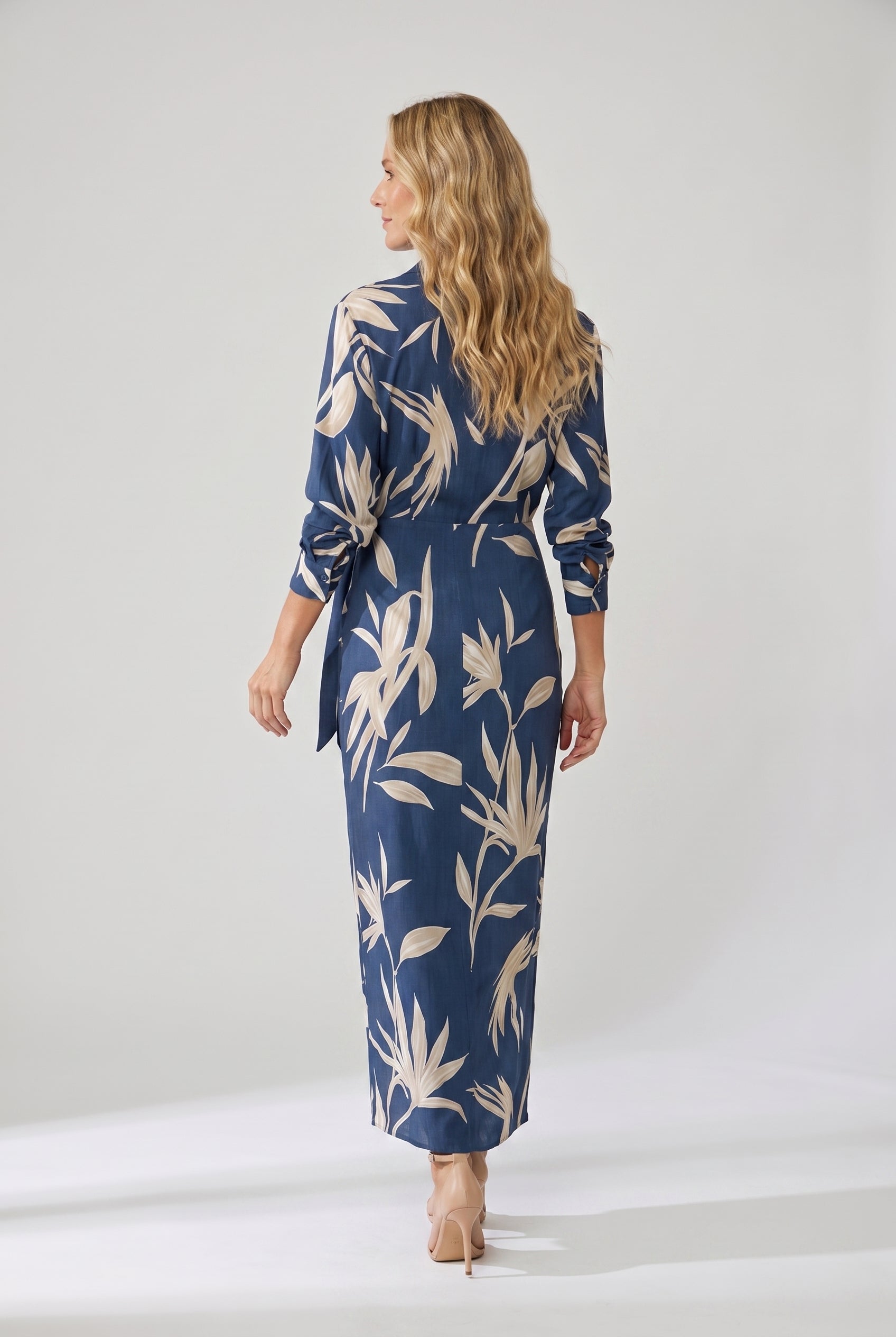 Robe longue portefeuille élégante pour femme à imprimé feuilles avec fente latérale