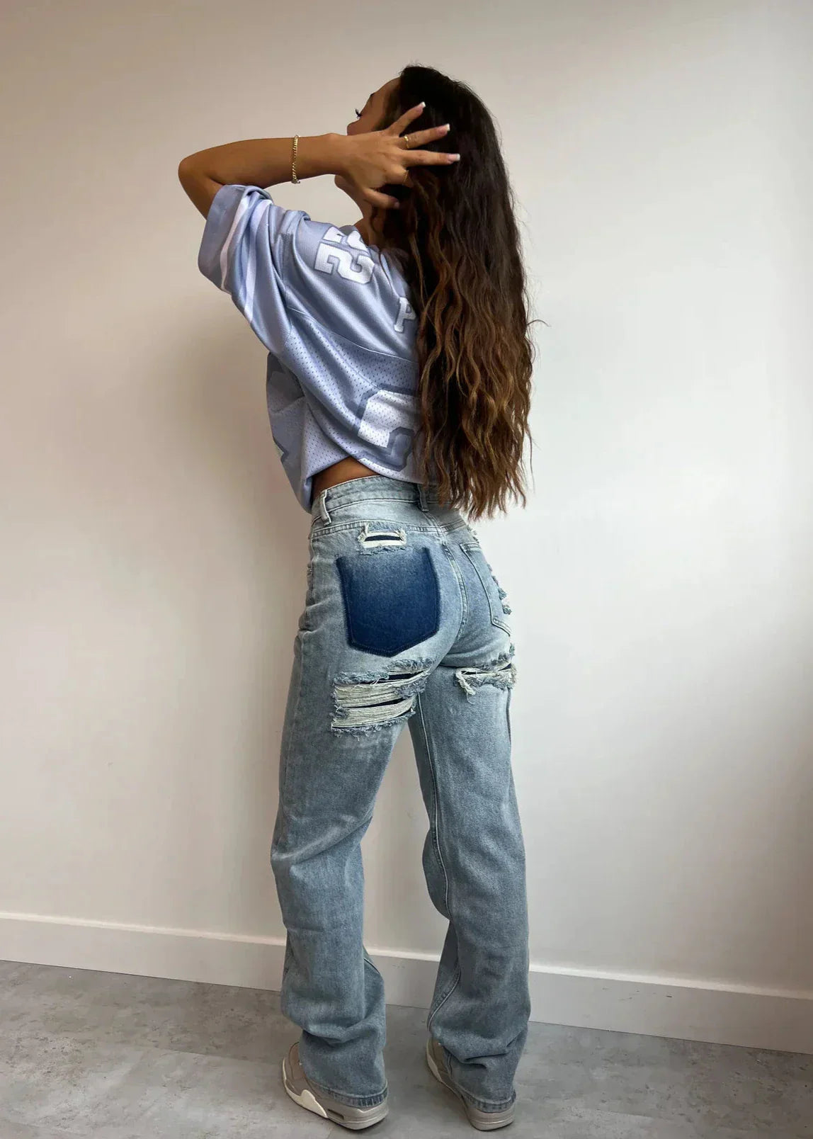 Jeans de pierna ancha para mujer con bolsillos traseros en contraste