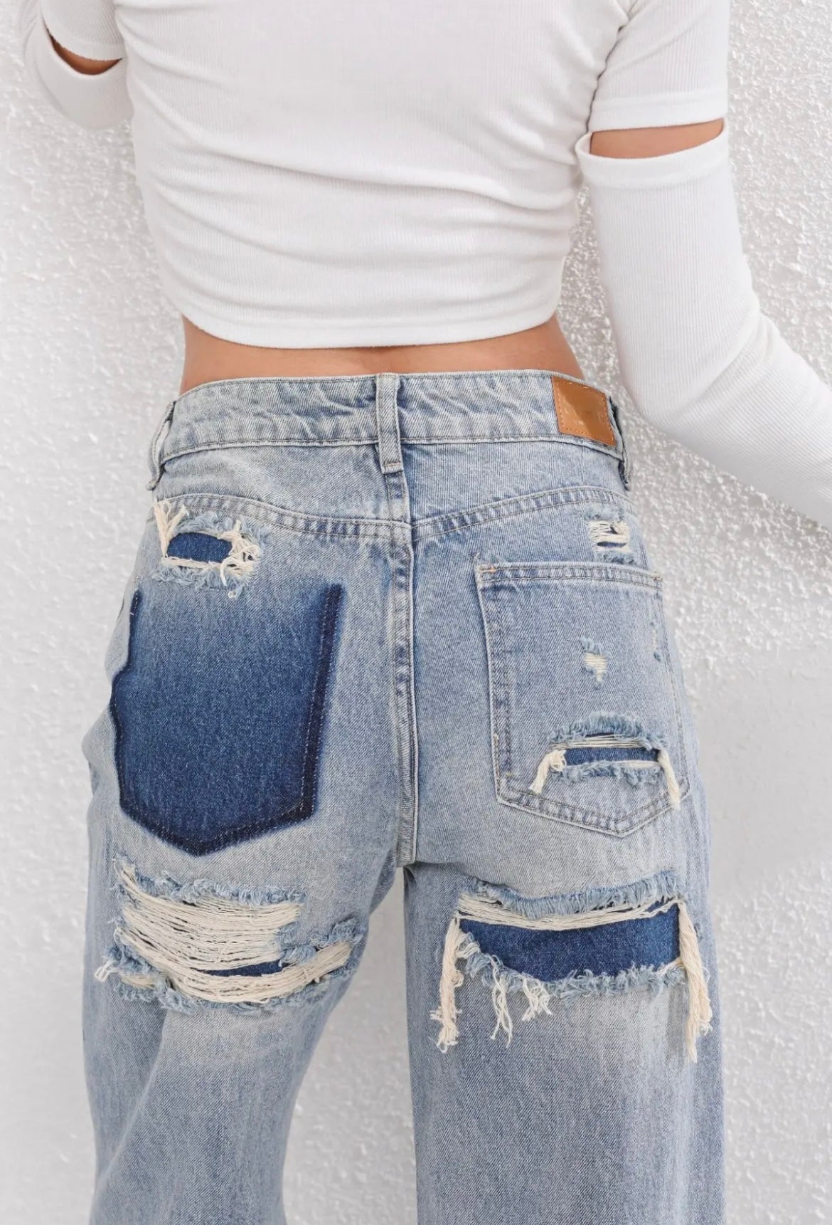 Jeans de pierna ancha para mujer con bolsillos traseros en contraste