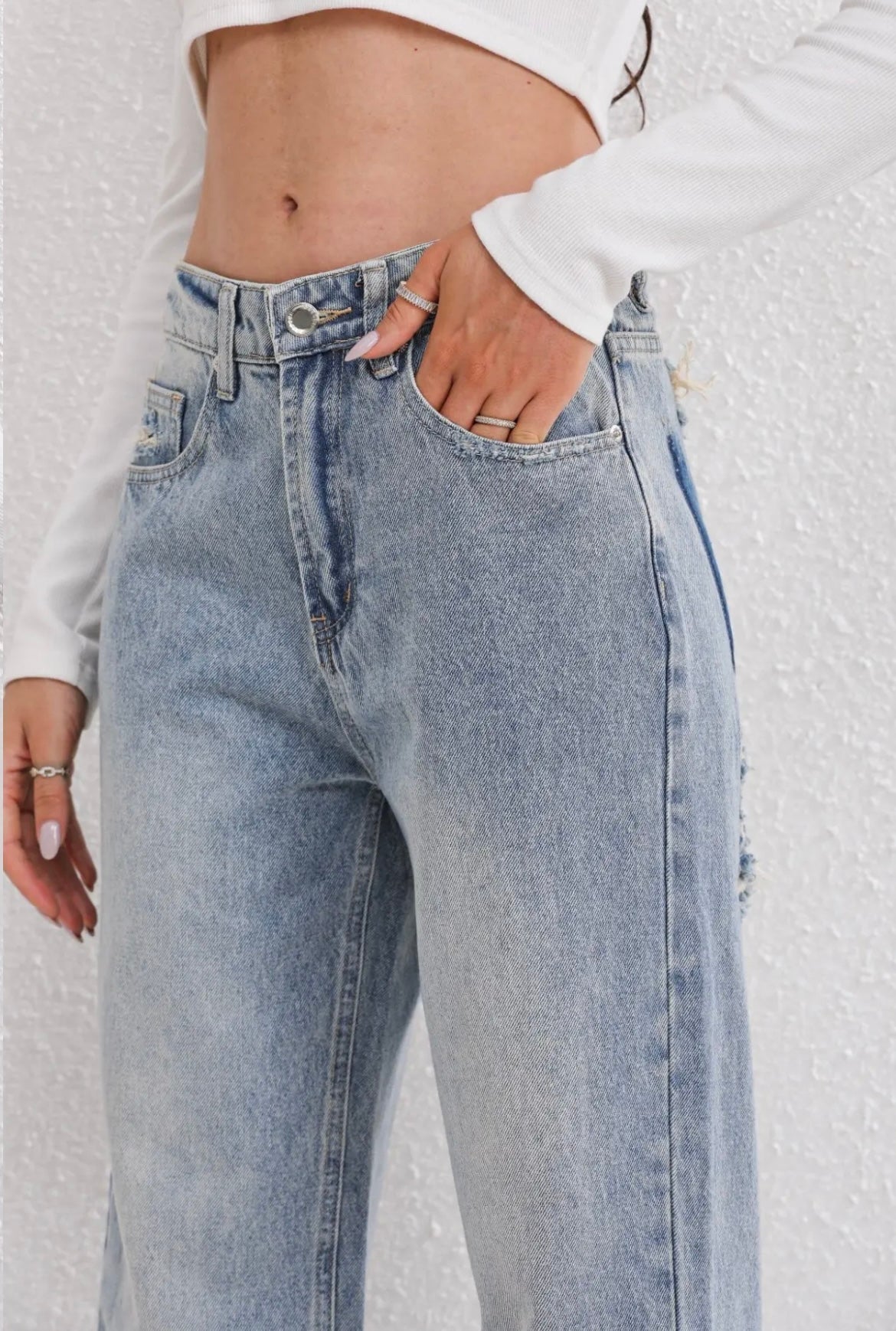 Jeans de pierna ancha para mujer con bolsillos traseros en contraste